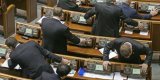 Рада не смогла отменить закон о медреформе