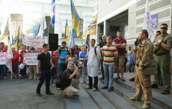 &laquo;Азов&raquo; пікетує МОЗ через реформування медицини