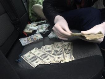 Співробітників Укрексімбанку затримали на хабарі в 1,5 млн грн