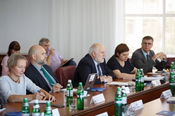 МВФ рекомендує скоротити кількість українських податківців