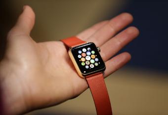 Британским министрам запретили носить Apple Watch из-за &laquo;российских хакеров&raquo;