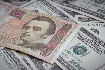 НБУ на 12 жовтня послабив курс гривні до долара до 25,85