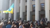 Депутати ходять на роботу підземними ходами через мітингувальників