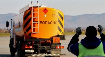 Вывозят бензовозами: дизтопливо и бензин утекают из Казахстана в Россию, Казхстан