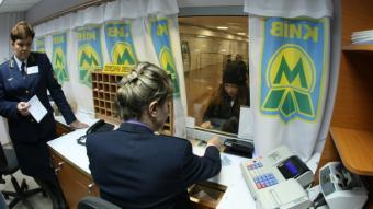Кияни через сніг штурмували метро
