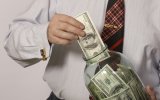 Половина украинцев не доверяют банкам свои деньги