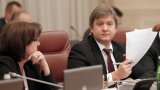 Украина будет продавать доли в госбанках