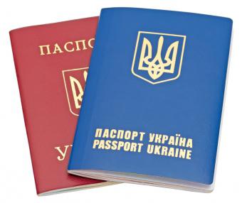 В Украине вырос на 35% спрос на загранпаспорта