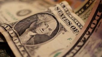 Нацбанк другий день поспіль скуповує долар на падінні курсу