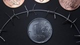 Курс рубля продолжает падать, Россия