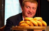 Минюст Петренка "рекламирует" законопроект, который узаконивает рейдерство земли