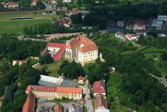У яких палацах живуть українські олігархи за кордоном (фото)