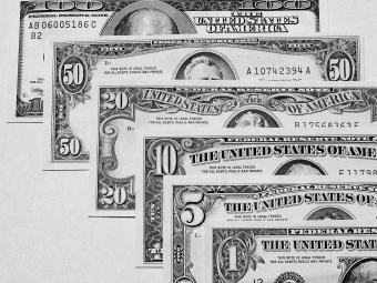 Гривня на міжбанку зміцнилася до 27,03 за долар