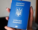 СБУ затримала чиновницю Міграційної служби через прискорену видачу загранпаспортів