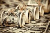 Щодня в Україну завозять по літаку валюти