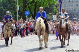 Рыцари, оркестры и Король Лев на коне: Львовом прошел парад ко Дню города