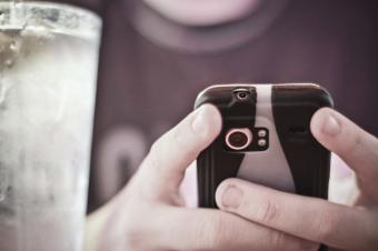 Можна відключити? Директор школи в США буде платити учням за відмову від гаджетів  цього літа