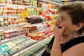 Через падіння курсу гривні в Україні стрімко почали рости ціни на продукти