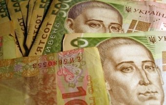 Гривня на міжбанку зміцнюється