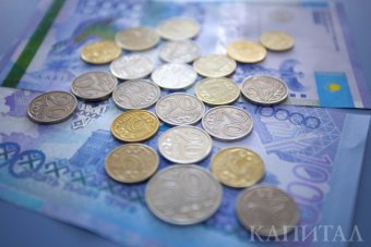 Тенге стабільний на початку торгів KASE