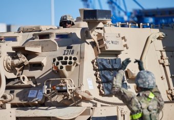 США перебросили в Польшу тысячу единиц техники