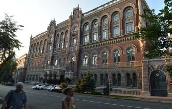 Нацбанк вирішив підтримати гривню, що падає