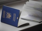 Українцям пообіцяли якнайшвидше ліквідувати чергу на біометричні паспорти