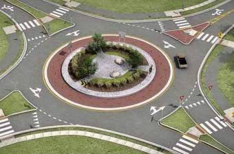 Порошенко одобрил единые правила пересечения перекрестков с круговым движением