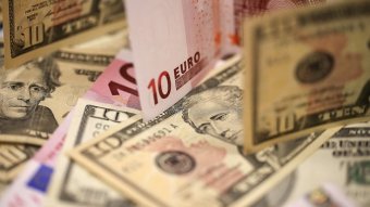 Гривня обесценивается на открытии межбанка