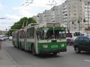 В.Янукович пообіцяв виплатити зарплати бюджетникам