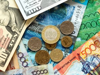 Уряд і Нацбанк Казахстану підготували план на випадок стрибків долара