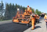 Гройсман заявляє, що час переглянути норми будівництва доріг