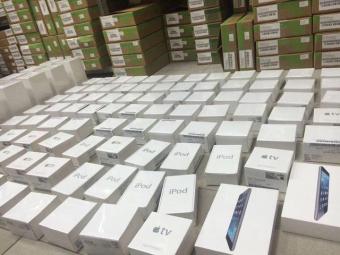 Податкова міліція у Києві вилучила техніку Apple на суму понад 1 млн. грн.