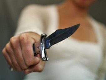 У Києві дівчина з ножем пограбувала обмінник