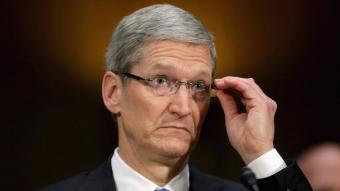 Apple урезала зарплату Тиму Куку
