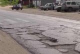 Керівників Дніпропетровського облавтодору затримали за ремонт доріг &laquo;на папері&raquo;