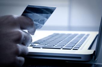 Ukrainians make each fifth payment with payment card via Internet