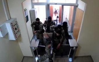 Появились видео обысков в Госпогранслужбе