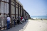 Trump Insists on Building Wall on Border with Mexico