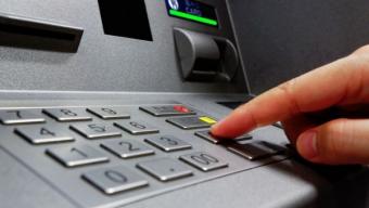 Украинцы совершили карточных операций на 1,6 трлн грн