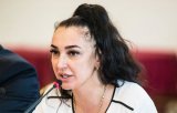 &laquo;Провокована хабарем&raquo; чиновниця ДМС записала елітне авто на 72-річну бабцю