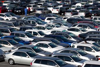 Украинский авторынок в марте сократился вдвое