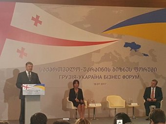Порошенко виступив на тлі банера з помилкою