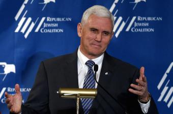 Віце-президент США Пенс визнав, що використовував особисту пошту на роботі