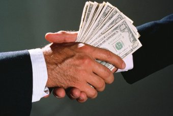 У Київській області чиновник і депутат вимагали $50 тисяч хабаря