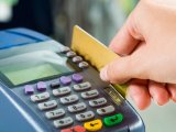 Украинцы стали чаще рассчитываться карточками в интернете и магазинах