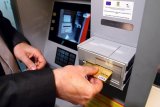 Українці забрали майже два мільярди гривень з банків в січні