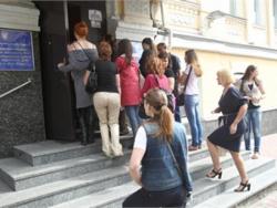 ВВІРи призупинили прийом документів на оформлення термінових закордонних паспортів