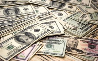 Українці в березні продали банкам на $191 мільйон більше валюти, ніж купили