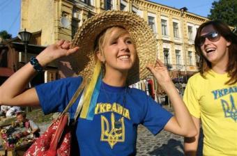 Українці стали більше витрачати на поїздки за кордон 2016 року